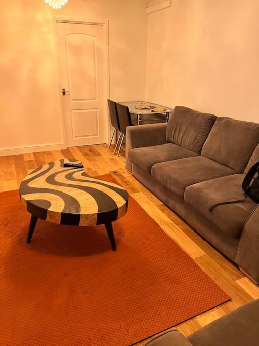 2 Bed Solihull Near Nec Airport, Jlr, Resort Wrld Exterior foto